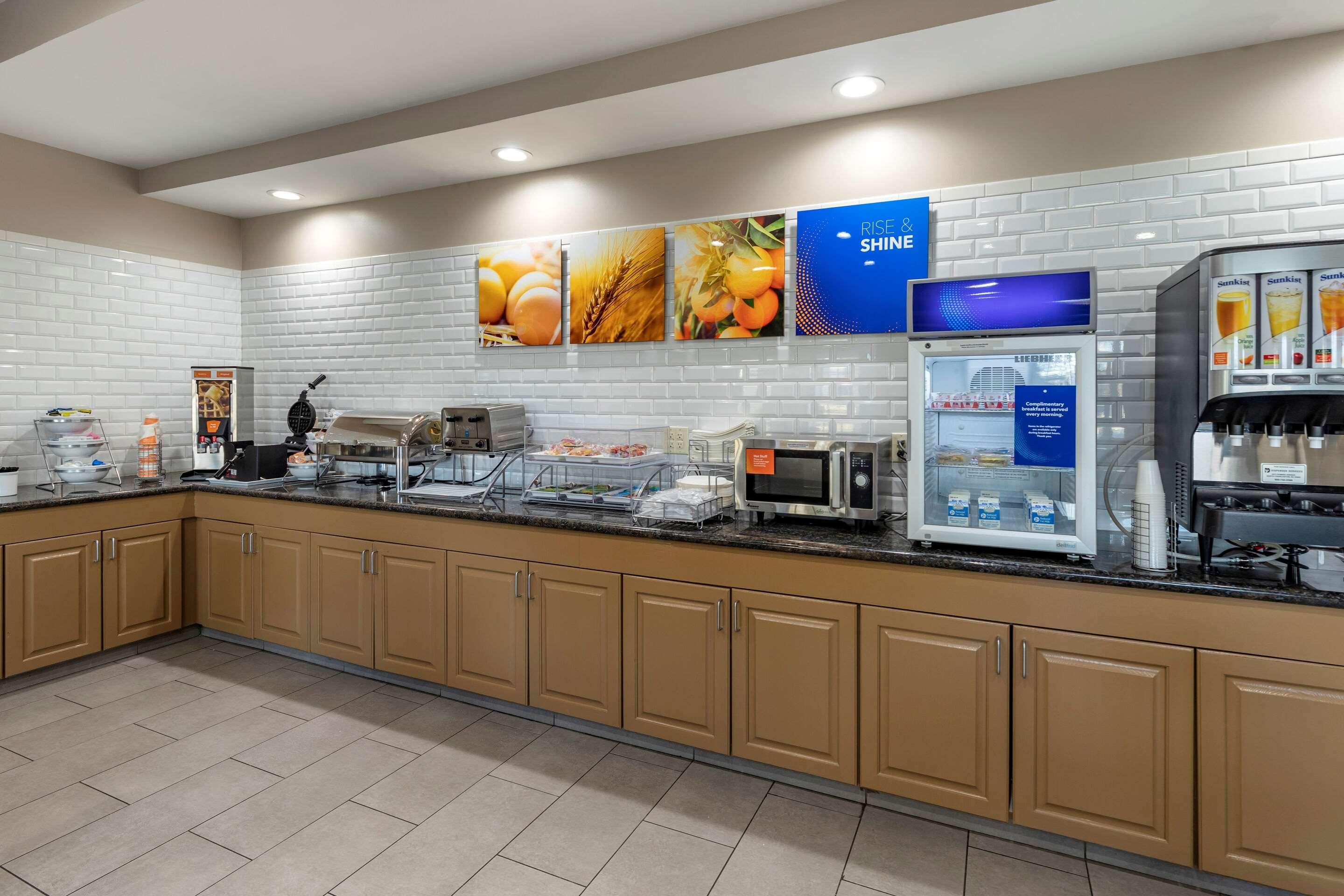 Comfort Inn & Suites High Point - Archdale Екстер'єр фото